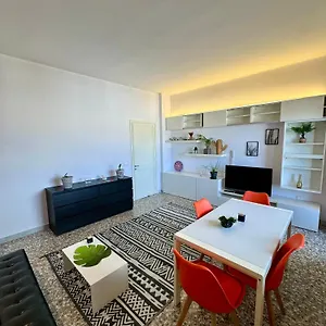 4 Balconi House- Moderno A Lecce